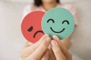 Read more about the article Mood Swing atau Bipolar? Kenali Perbedaannya!